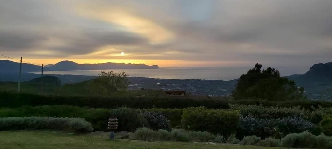 Villa Siciliana Con Piscina E Vista Panoramica Sul Mare Borgetto Bagian luar foto