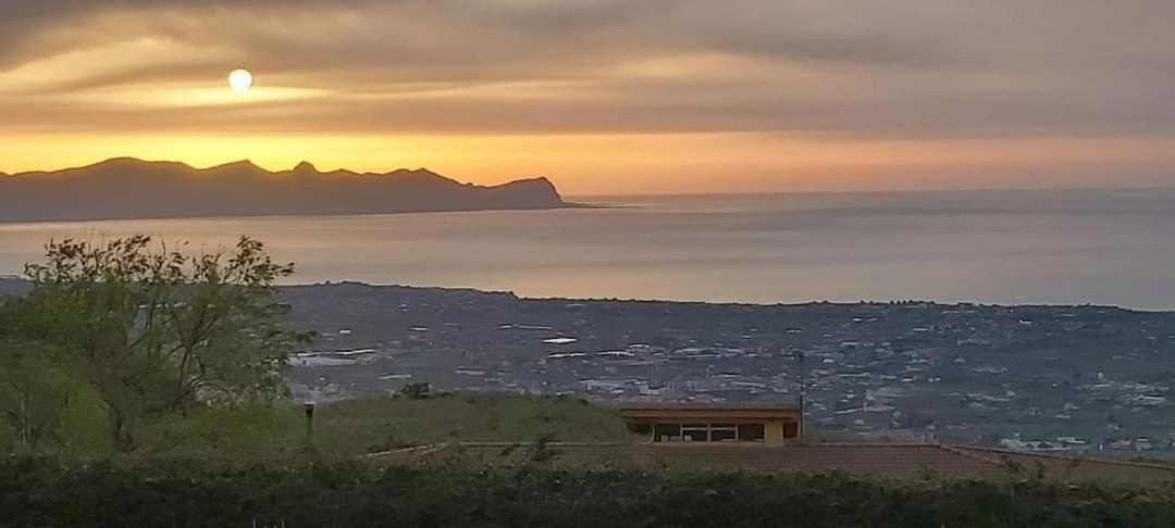 Villa Siciliana Con Piscina E Vista Panoramica Sul Mare Borgetto Bagian luar foto